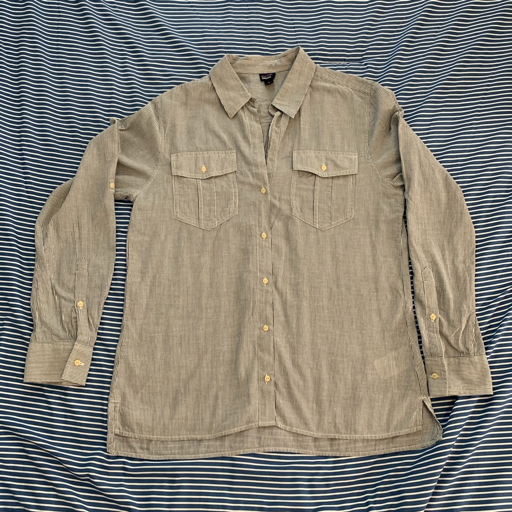 Patagonia Button Down Top blue & white striped